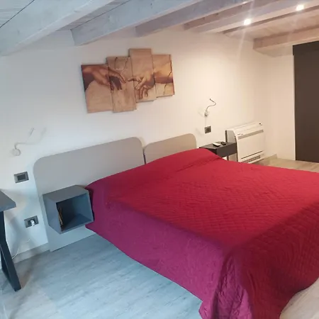 Carlo's Nyaraló *